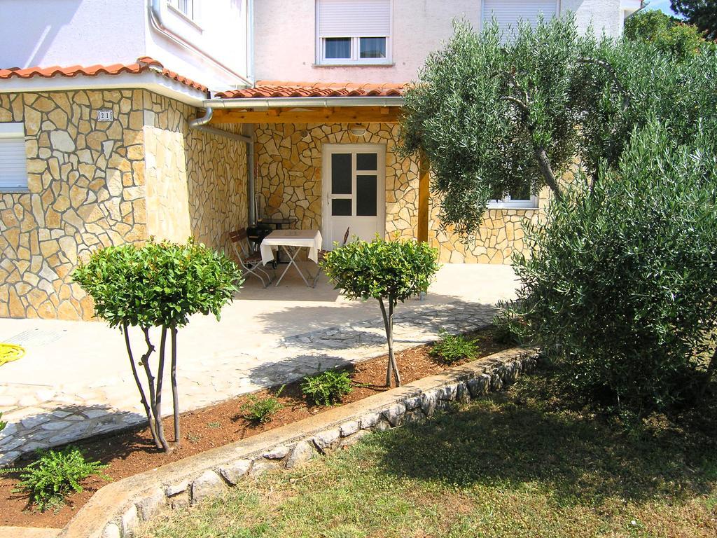 Apartment Martina Крк Экстерьер фото
